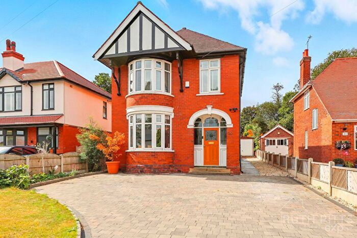 4 Bedroom Detached House For Sale In Station Road, Hemsworth, WF9