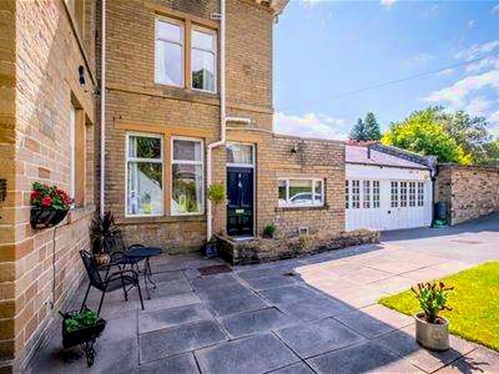 3 Bedroom House For Sale In Thornhill Road, Huddersfield. HD3