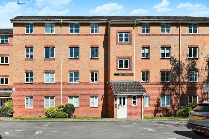 2 Bedroom Flat To Rent In Priestley Court, Princes Gate, HP13