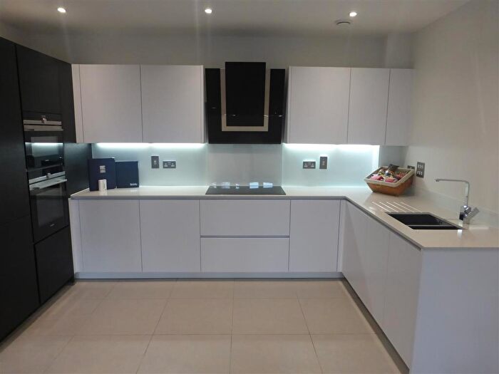 2 Bedroom Flat To Rent In High Road, North Finchley, London, N12