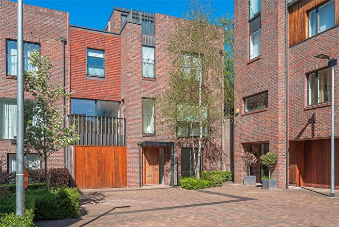 5 Bedroom House For Sale In Marwood Square, London, N10