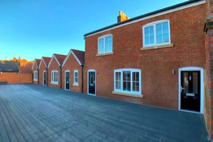 2 Bedroom Flat To Rent In High Street, Marlow, Buckinghamshire, SL7