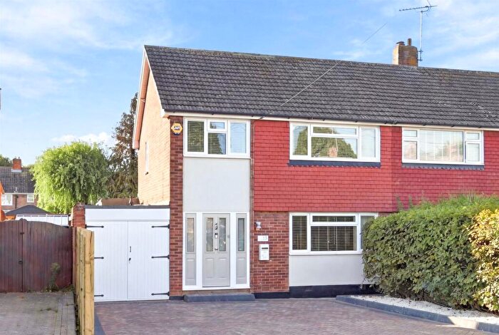 3 Bedroom Semi-Detached House For Sale In St. Helens Walk, Billericay, CM12
