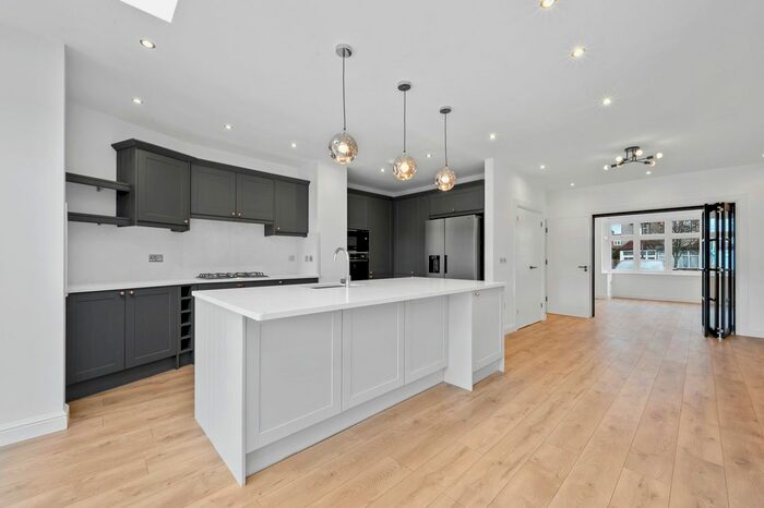 4 Bedroom Property To Rent In Crossway, London, SW20