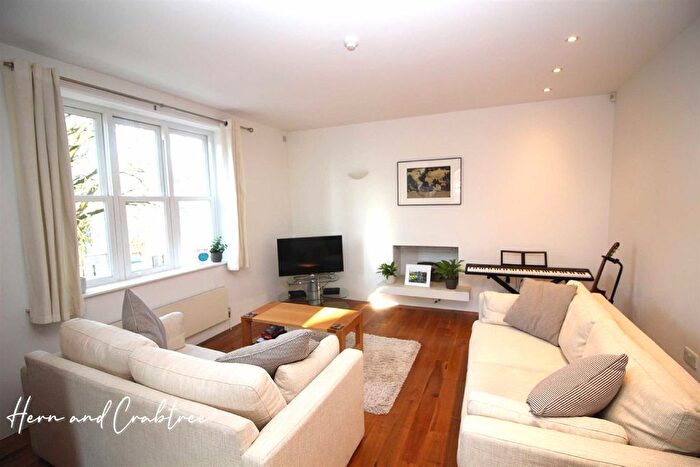 2 Bedroom Flat To Rent In Conway Road, Pontcanna, Cardiff, CF11