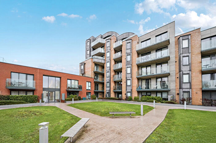 2 Bedroom Apartment For Sale In Berkeley Avenue, Reading, Berkshire, RG1