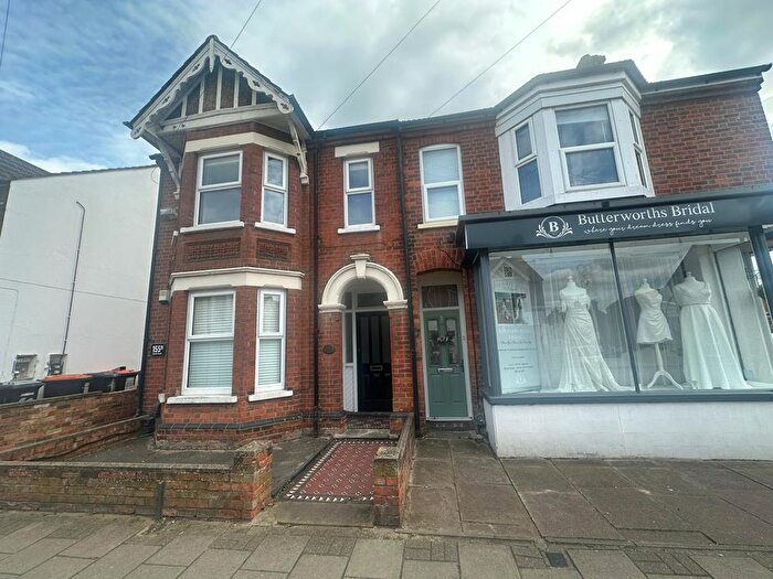 2 Bedroom Apartment To Rent In Castle Road, Bedford, MK40