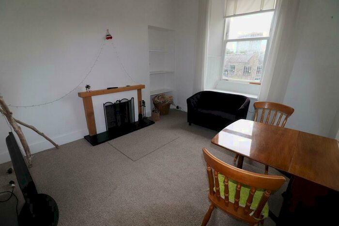 2 Bedroom Flat To Rent In Rosemount Viaduct, Floor Right, AB25