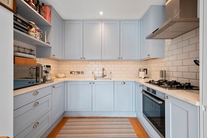 1 Bedroom Flat For Sale In Coombe Lane, Raynes Park, SW20