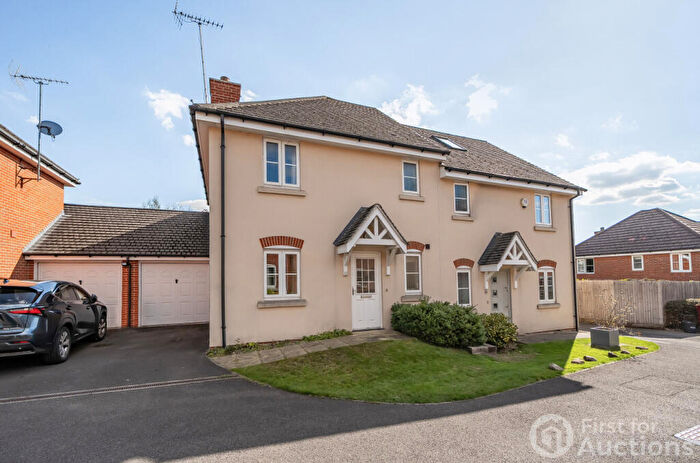3 Bedroom Semi-Detached House For Sale In Montfort Gate, Caversham, Reading, RG4