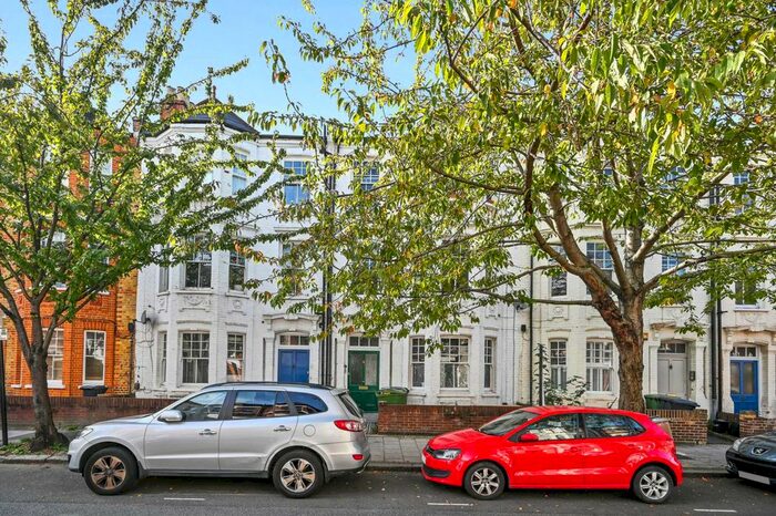 2 Bedroom Flat To Rent In Hackford Road, Stockwell, London, SW9