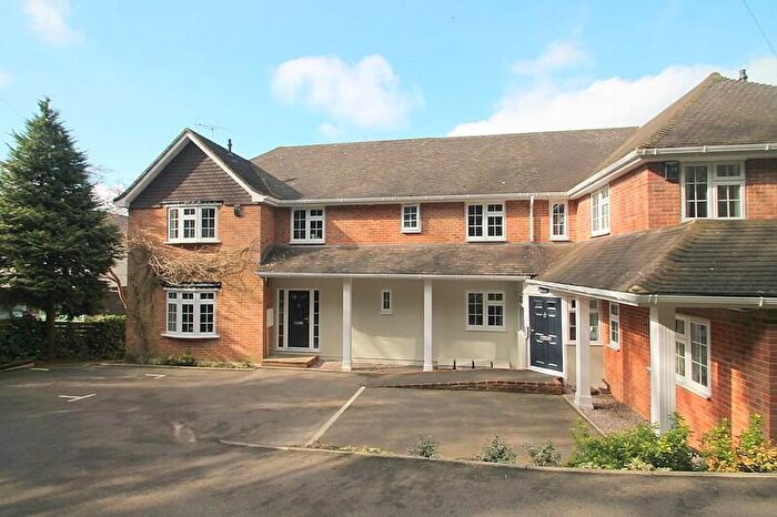 2 Bedroom Apartment To Rent In Bedroom First Floor Apartment In Warlingham, CR6
