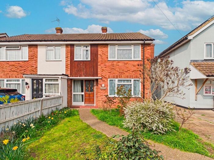 3 Bedroom Semi-Detached House For Sale In Fobbing Road, Corringham, SS17