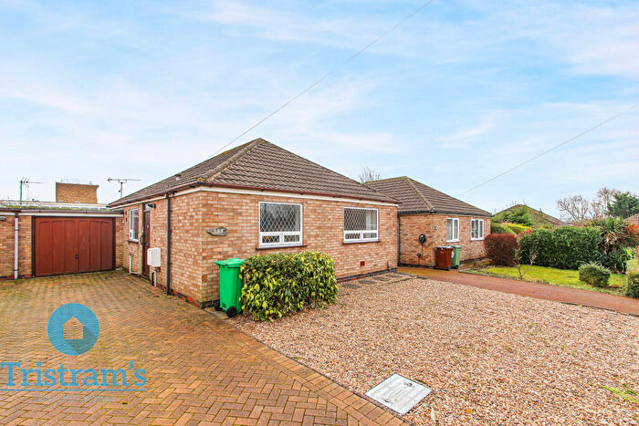 2 Bedroom Detached Bungalow To Rent In Moorsholm Drive, Wollaton, NG8