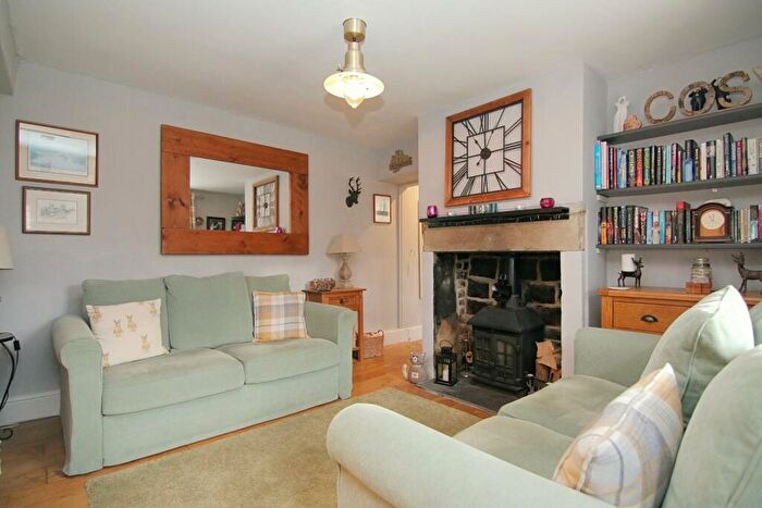 2 Bedroom Cottage For Sale In Back Lane, Leeds, LS12