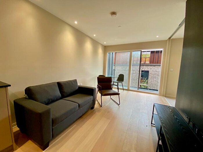 1 Bedroom Apartment To Rent In City Gardens, Spinners Way, Castlefield, M15