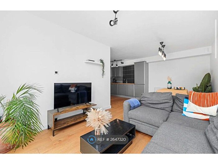 2 Bedroom Flat To Rent In Hackney Road, London, E2