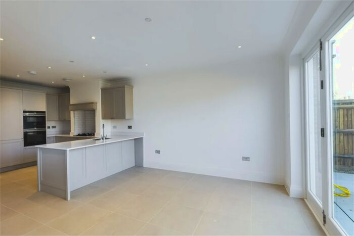 4 Bedroom Detached House To Rent In Barrons Chase, Richmond, TW10