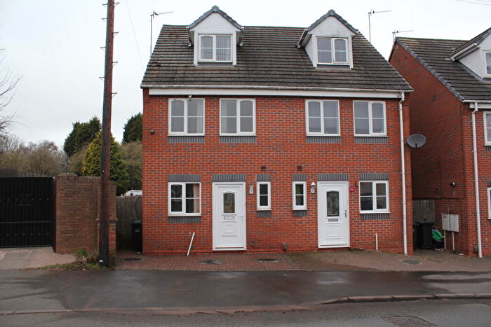 3 Bedroom Semi-Detached House To Rent In Parkes Hall Road, Dudley, West Midlands, DY1