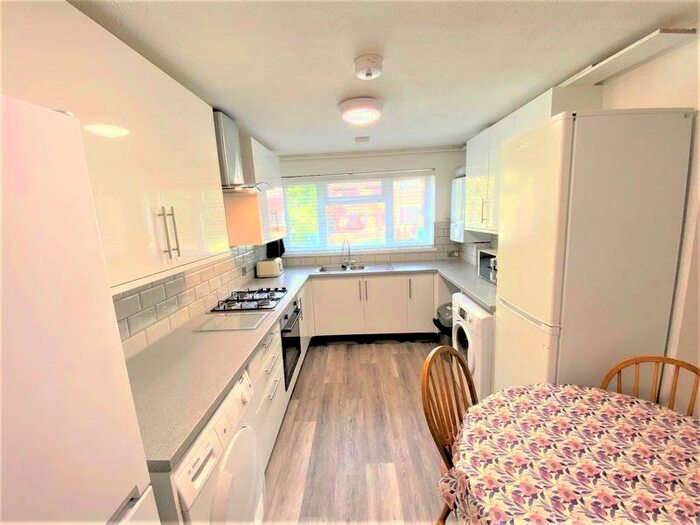 5 Bedroom Semi-Detached House To Rent In Egginton Road, Brighton, BN2