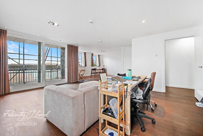 2 Bedroom Apartment For Sale In Wharf Road, London, N1