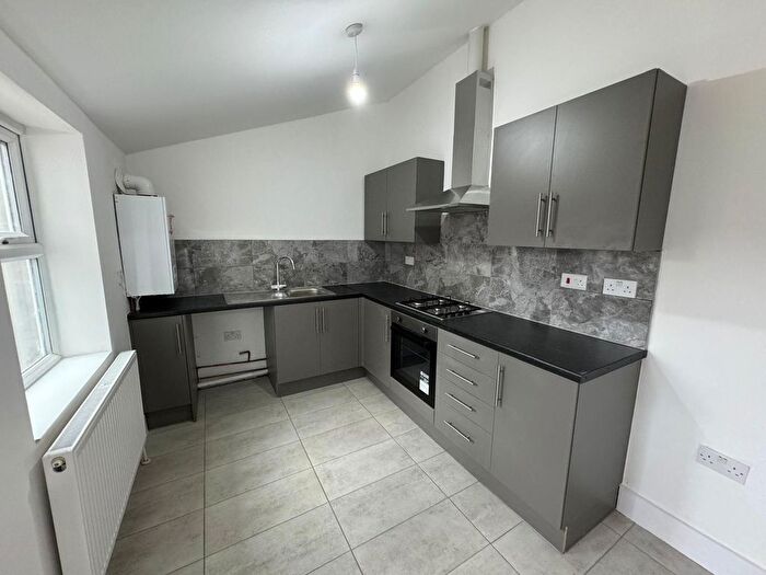 2 Bedroom Flat To Rent In Old Road, Clacton-On-Sea, Essex Ly, Uk, Clacton-On-Sea, Clacton, CO15