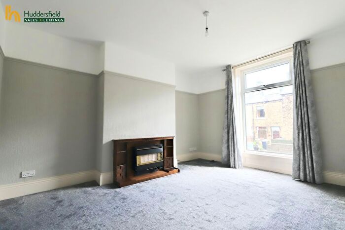 3 Bedroom Property To Rent In Blackmoorfoot Road, Huddersfield, HD4
