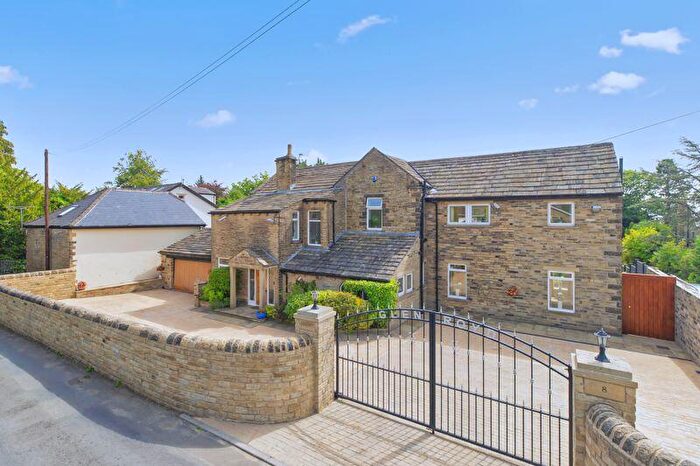 4 Bedroom Detached House For Sale In Glen Road, Eldwick, BD16