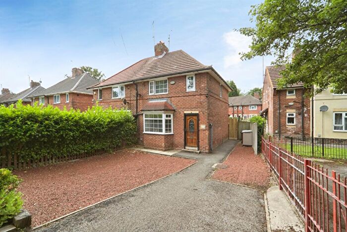 3 Bedroom Semi-Detached House For Sale In Wykebeck Valley Road, Leeds, LS9