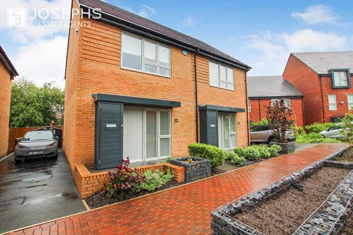 2 Bedroom Semi Detached House To Rent In Fenton Way, Bolton, BL3