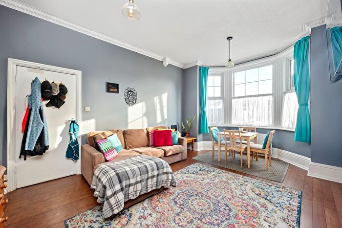 1 Bedroom Flat For Sale In London Road, Uckfield, TN22