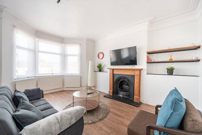 2 Bedroom Flat To Rent In Willesden Green, Willesden Green, London, NW10