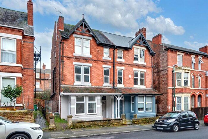 4 Bedroom Semi Detached House To Rent In Burford Road, Forest Fields, Nottingham, NG7