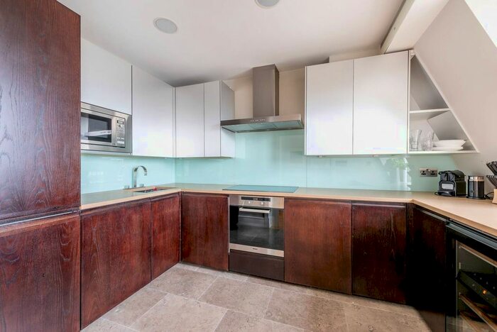 2 Bedroom Flat To Rent In Cornwall Gardens, South Kensington, London, SW7
