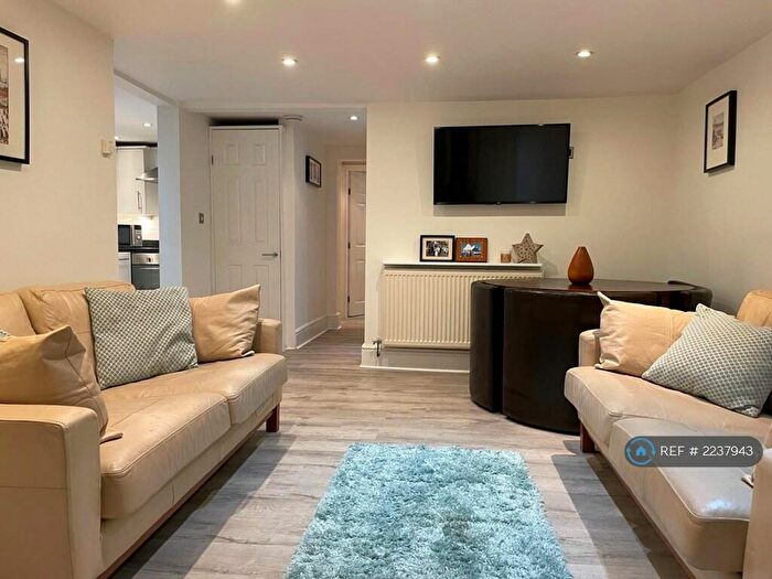 2 Bedroom Flat To Rent In Silverdale Road, Manchester, M21