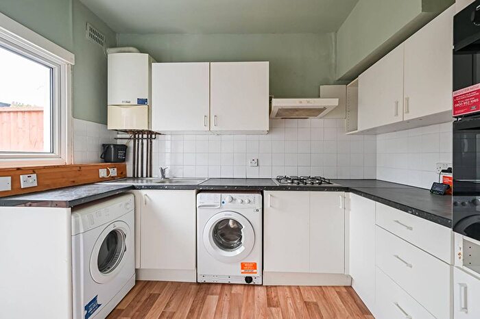 1 Bedroom Flat To Rent In Sylvan Avenue, Wood Green, London, N22
