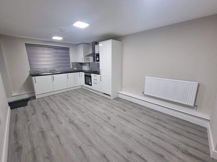 3 Bedroom Flat To Rent In The Market Place, Falloden Way, London, NW11
