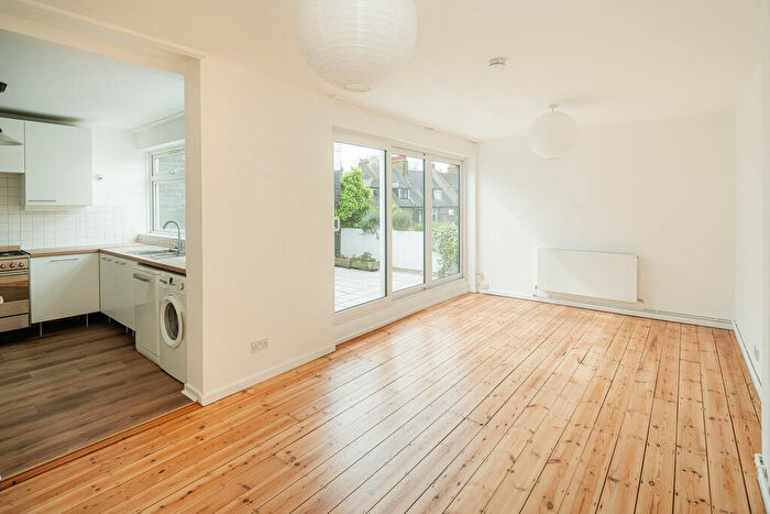 2 Bedroom Apartment For Sale In Camberwell Church Street, London, SE5