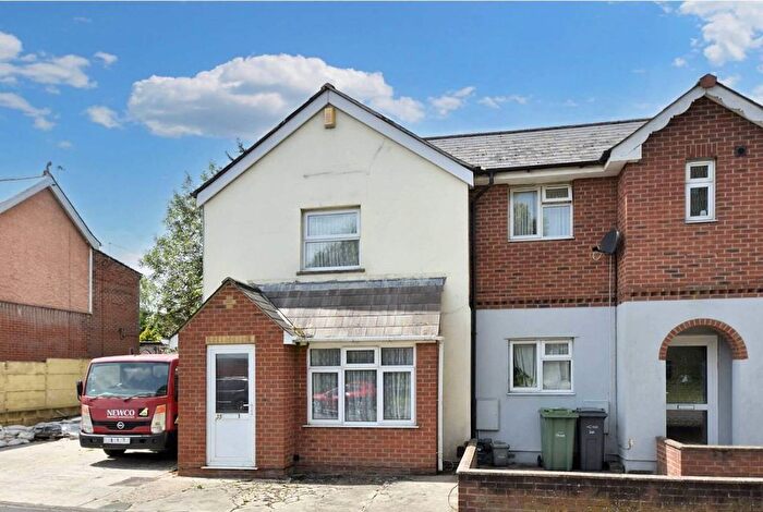 4 Bedroom Semi-Detached House To Rent In Parkhurst Road, Newport, PO30