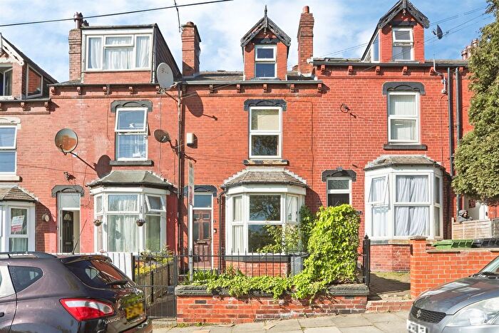 3 Bedroom Terraced House For Sale In Banstead Terrace East, Leeds, LS8