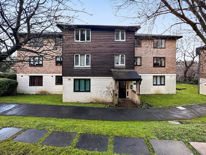 1 Bedroom Flat For Sale In Fairbairn Close, Purley, Surrey, CR8