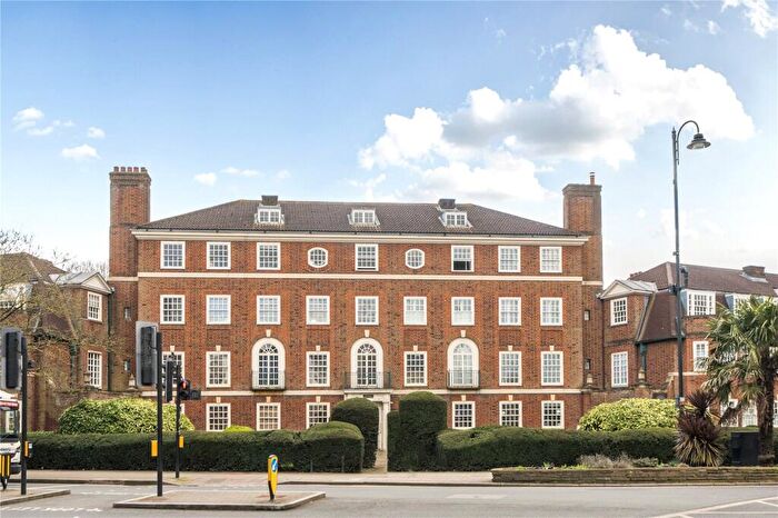 3 Bedroom Apartment For Sale In Fortis Green Road, London, N10