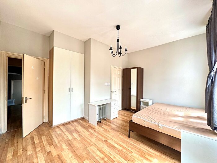 Studio To Rent In Redbourne Avenue, Finchley Central, London, N3