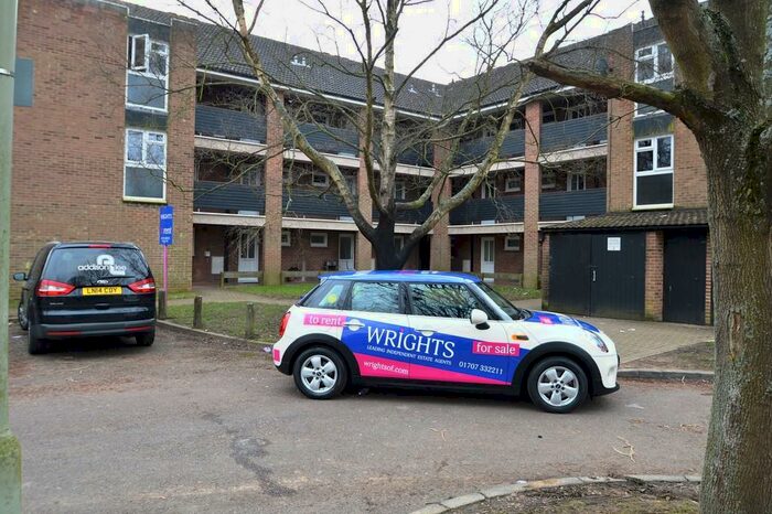 1 Bedroom Apartment To Rent In Thundridge Close, Welwyn Garden City., AL7