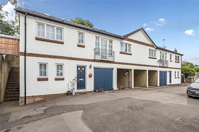 1 Bedroom Apartment For Sale In Coach House Mews, Mill Street, Redhill, RH1