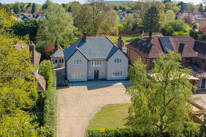 5 Bedroom Detached House For Sale In London Road, Luton, Bedfordshire, LU1