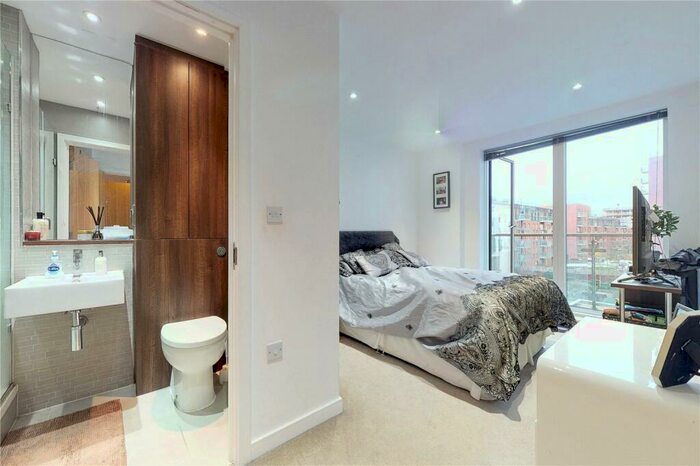 2 Bedroom Flat To Rent In Ceram Court, London, E3