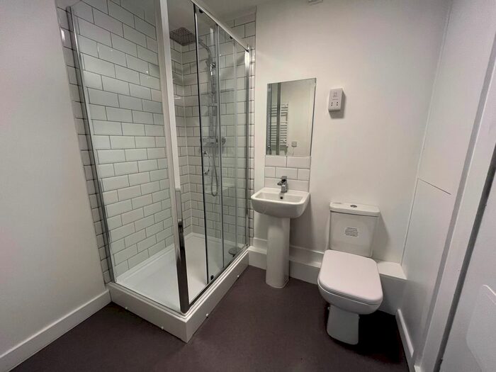 3 Bedroom Flat To Rent In The Apple Building, Oldham Road, Manchester, M40