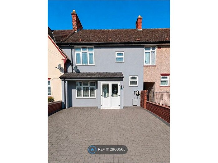 3 Bedroom Terraced House To Rent In Bennetts Castle Lane, Dagenham, RM8