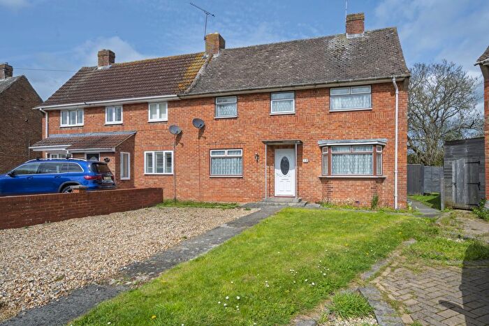 3 Bedroom Semi Detached House For Sale In St, Margarets Green, Swindon, SN3